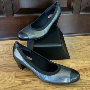 Munro American Odette Black Leather Elastic Collar Pumps almond toe W11.5